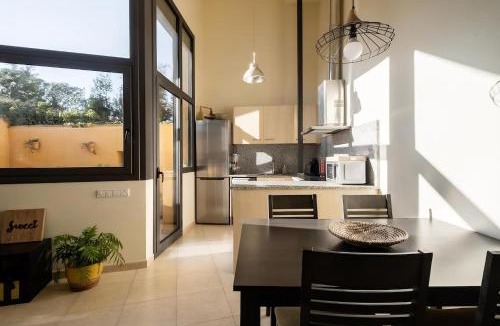 Navata House | L'Heura, Casa terrassa Empordà Banyoles