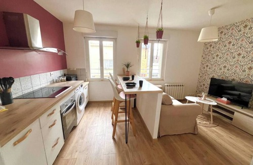 Calais Apartment | L'hibiscus