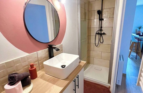 Calais Apartment | L'hibiscus