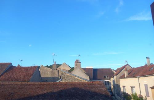 Noyers-sur-Serein House | l'Hirondelle de la Ruelle