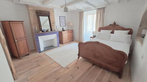 Airvault House | L'Hirondelle