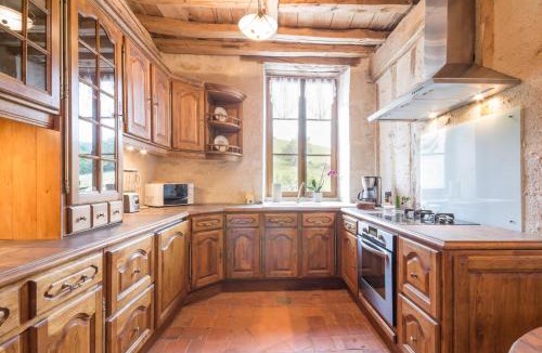 Lantilly House | L'Hirondelle