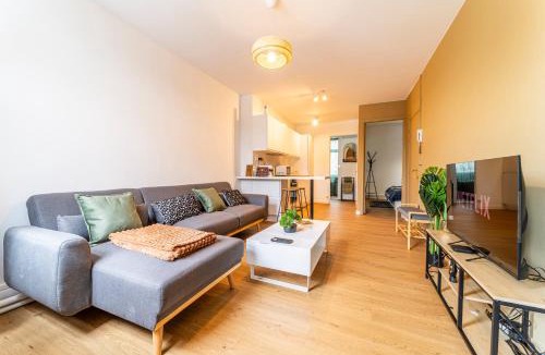 Croix Apartment | L'Holden - 2 beds - Terrace - Wifi - Tram