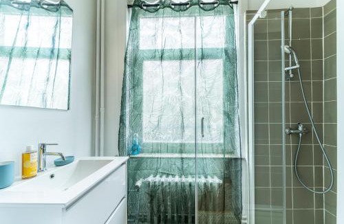 Croix Apartment | L'Holden - 2 beds - Terrace - Wifi - Tram