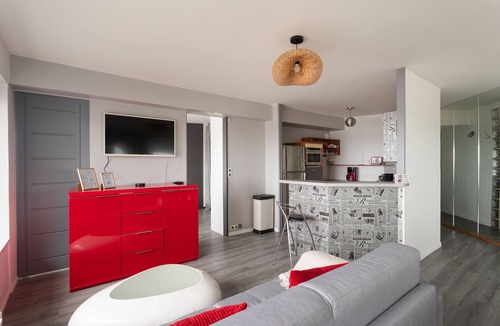 Bourg-l'Eveque Apartment | L'HORIZON - Appartement grand confort et vue sublime + parking
