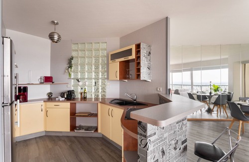 Bourg-l'Eveque Apartment | L'HORIZON - Appartement grand confort et vue sublime + parking
