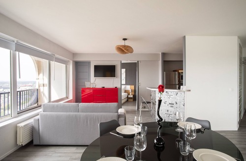 Bourg-l'Eveque Apartment | L'HORIZON - Appartement grand confort et vue sublime + parking