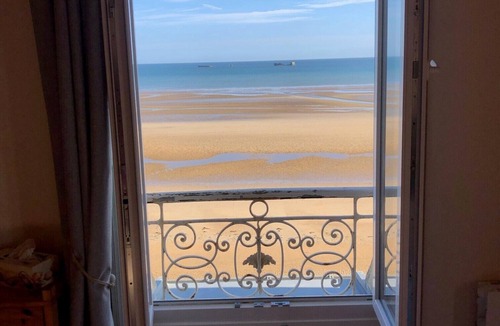 Asnelles Apartment | L'Horizon Bleu (Blue Horizon), sea front