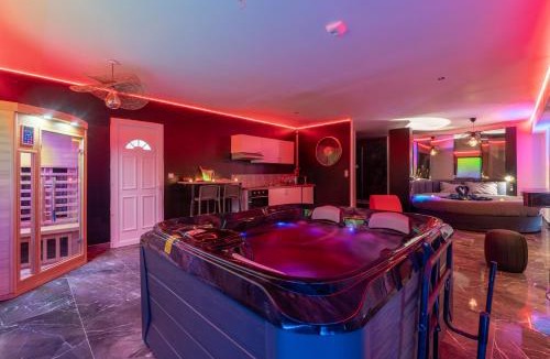 Vieille-Toulouse Apartment | L'Horizon - Suite romantique avec jacuzzi, sauna, piscine & vidéo projecteur