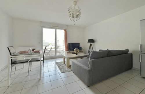 Laval Apartment | L'Hortense - Wifi - Parking - Gare