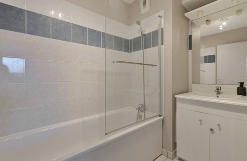 Laval Apartment | L'Hortense - Wifi - Parking - Gare