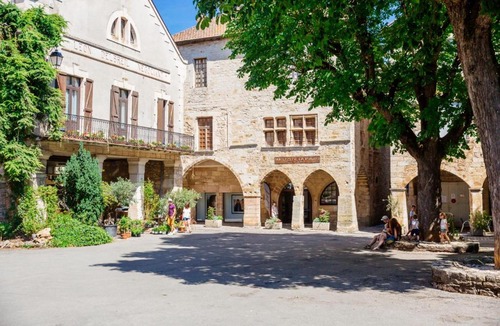 Villeneuve d'Aveyron Bed & Breakfast | L'hostellerie de Saint-Jacques