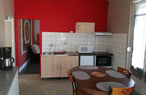 Conflans-sur-Seine House | L Hote Saison