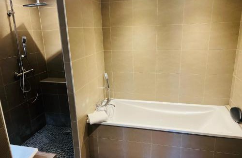 Bagnols-sur-Ceze Hotel | L'HOTEL DE LA BOURSE à BAGNOLS-SUR-CEZE
