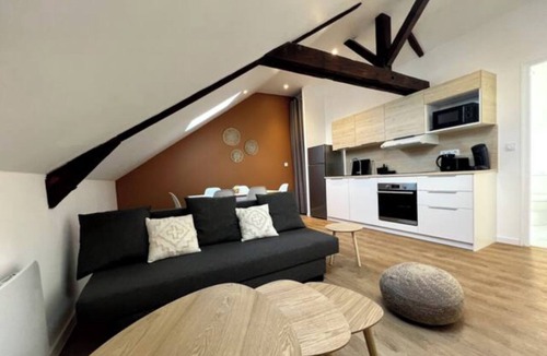 Montlucon Apartment | L ' Ibiza