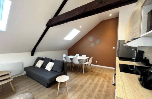 Montlucon Apartment | L ' Ibiza