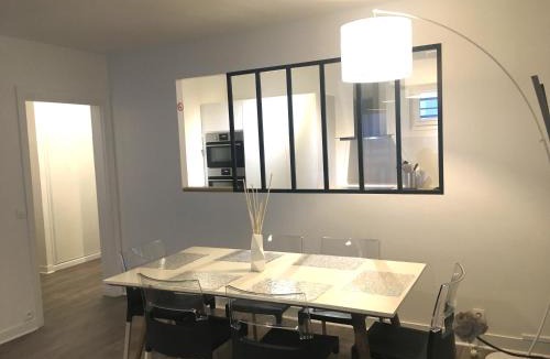 Deauville City Centre Apartment | L'IDEAL 112 - 85m2, 2 chambres, Parking & Cabine de plage