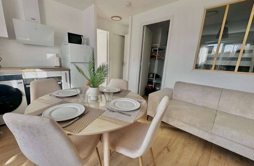 Bernieres-sur-Mer Apartment | L'îleau, direct access to the beach