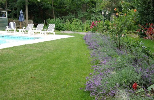 Leran House | L’Impasse du Temple - Superb Holiday 1 BR, beautiful gardens, salt water pool