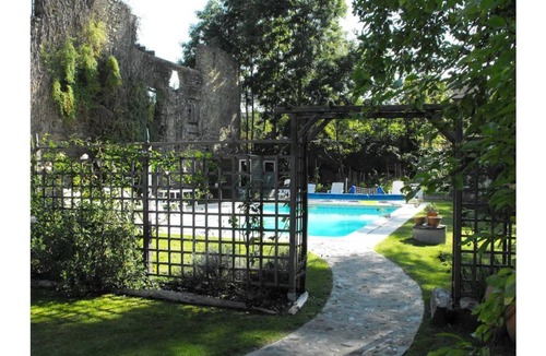 Leran House | L’Impasse du Temple - Superb Holiday 1 BR, beautiful gardens, salt water pool