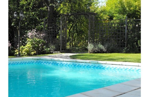 Leran House | L’Impasse du Temple - Superb Holiday 1 BR, beautiful gardens, salt water pool
