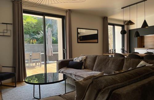 Ville Haute Apartment | "L'imprévue", standing et jardin au pied de Notre-Dame
