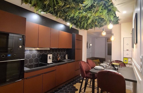 Segre Apartment | L'improbable, Atypique et Chaleureux