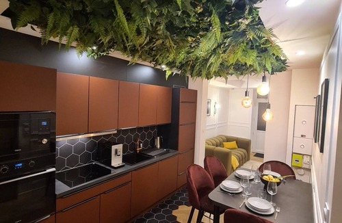 Segre Apartment | L'improbable, Atypique et Chaleureux