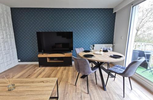 Republique - Les Ponts Apartment | L'Inattendu - Appartement avec balcon vue sur la Loire