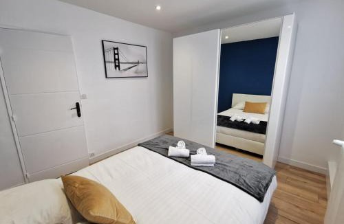 Republique - Les Ponts Apartment | L'Inattendu - Appartement avec balcon vue sur la Loire