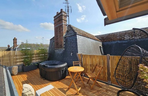 Verneuil-sur-Avre Apartment | L'instant love, L'Instant Love