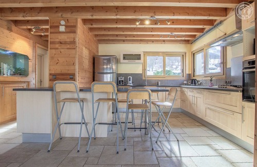 Le Noyer House | L'INSTANT PRESENT - THE WALNUT TREE