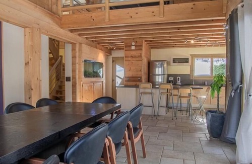 Le Noyer House | L'INSTANT PRESENT - THE WALNUT TREE