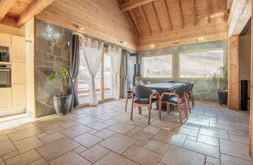 Le Noyer House | L'INSTANT PRESENT - THE WALNUT TREE