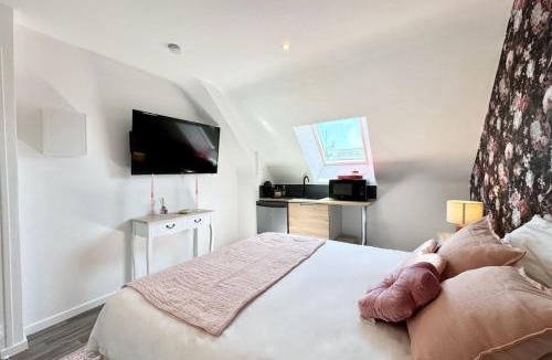 Queven Apartment | L’instant rose - Cocon fleuri avec jacuzzi