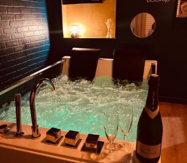 Saint-Aunes Apartment | L'instant Suspendu-Studio Jacuzzi Terrasse Plages