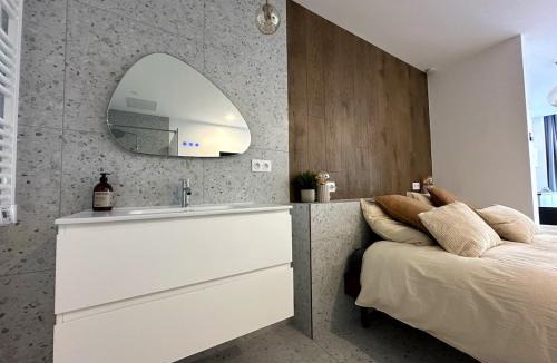 Lambersart Apartment | L'intemporel - Balneo, Cozy, Romantic