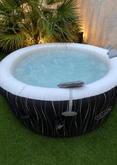 Savigny-sur-Orge Apartment | L'Interdite House - Limitless - Jacuzzi Cinema Love