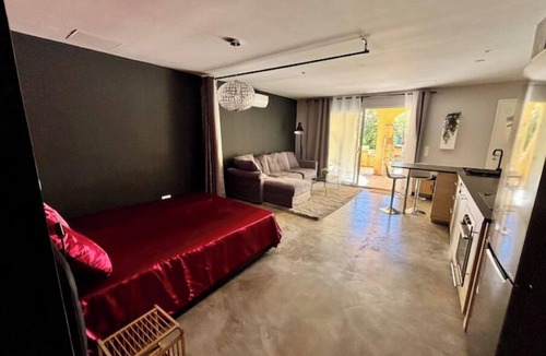 Vitrolles House | L'Interlude, a secret, sensual interlude.