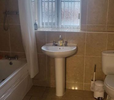 Cheetham Hill Apartment | L&LSTAYS 3 EVERSIDE DRIVe