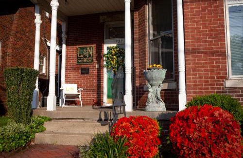 Henderson Bed & Breakfast | L&N Bed and Breakfast Ltd