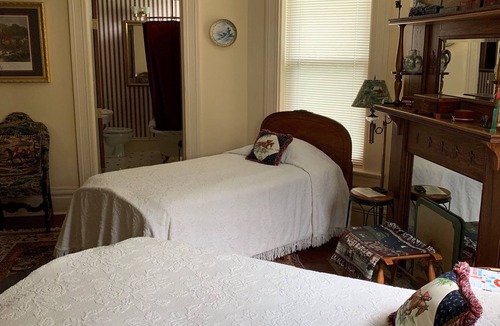 Henderson Bed & Breakfast | L&N Bed and Breakfast