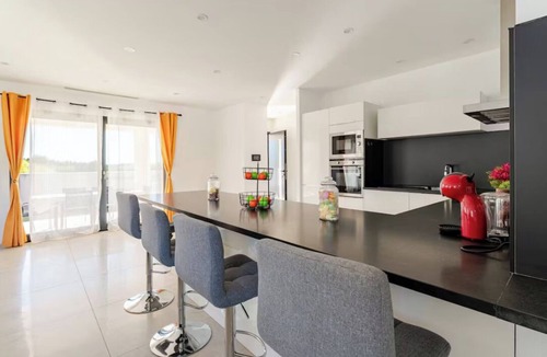 Saint-Quentin-la-Poterie Villa | L'Oasis de Saint-Quentin