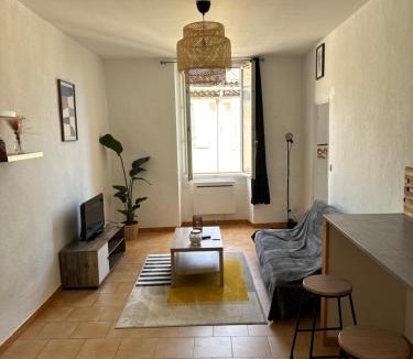 Bagnols-sur-Ceze Apartment | l'oasis bagnolet