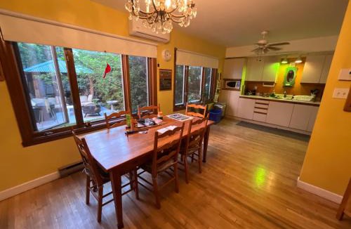 Trois-Rivieres House | L'Oasis Des Nomades