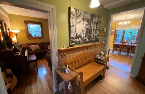 Trois-Rivieres House | L'Oasis Des Nomades
