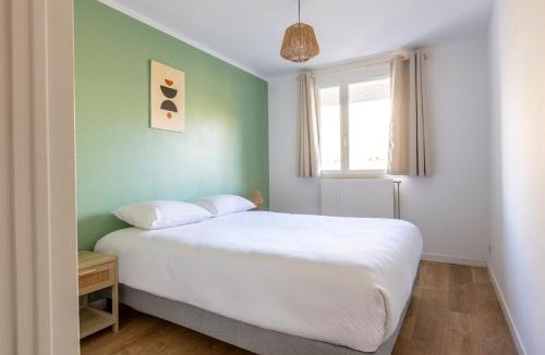 Courcouronnes Apartment | L'Oasis - Duplex - Parking Privé Gratuit - Terrasse Privée - 10mn RERD-T12 - 2 bedrooms - De 1 à 6 personnes - Shopping Mall - Primark - Piscine - Patinoire - Théâtre - Cinéma - Bibliothèque