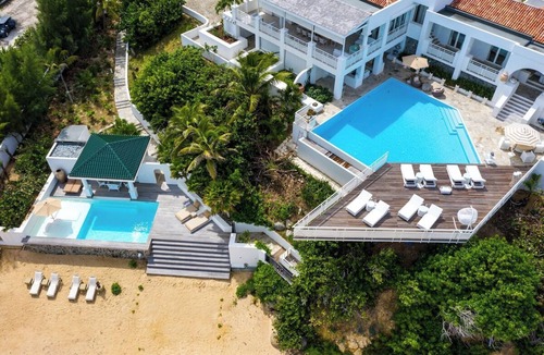 Les Terres Basses Apartment | L'Oasis Elegant Beachfront Villa