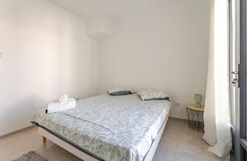 Saint-Quentin-la-Poterie Villa | L'Oasis de Saint-Quentin