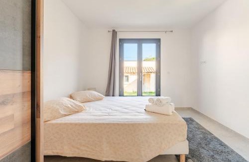 Saint-Quentin-la-Poterie Villa | L'Oasis de Saint-Quentin